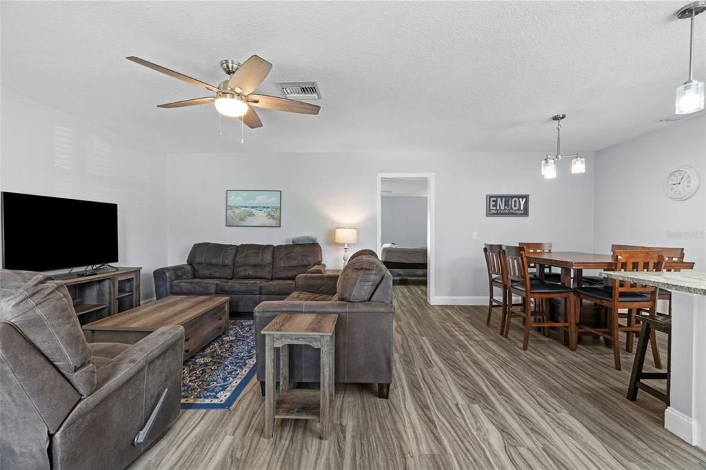 For Sale: $300,000 (3 beds, 2 baths, 1366 Square Feet)