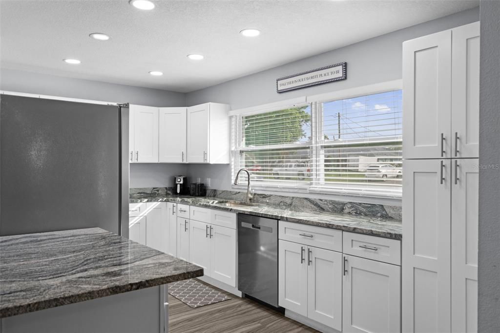 For Sale: $300,000 (3 beds, 2 baths, 1366 Square Feet)