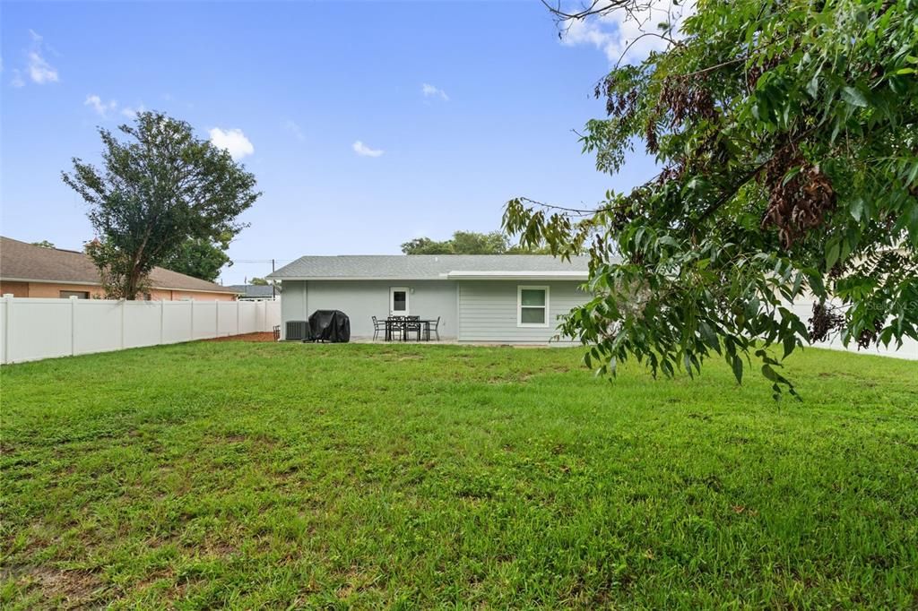 For Sale: $300,000 (3 beds, 2 baths, 1366 Square Feet)