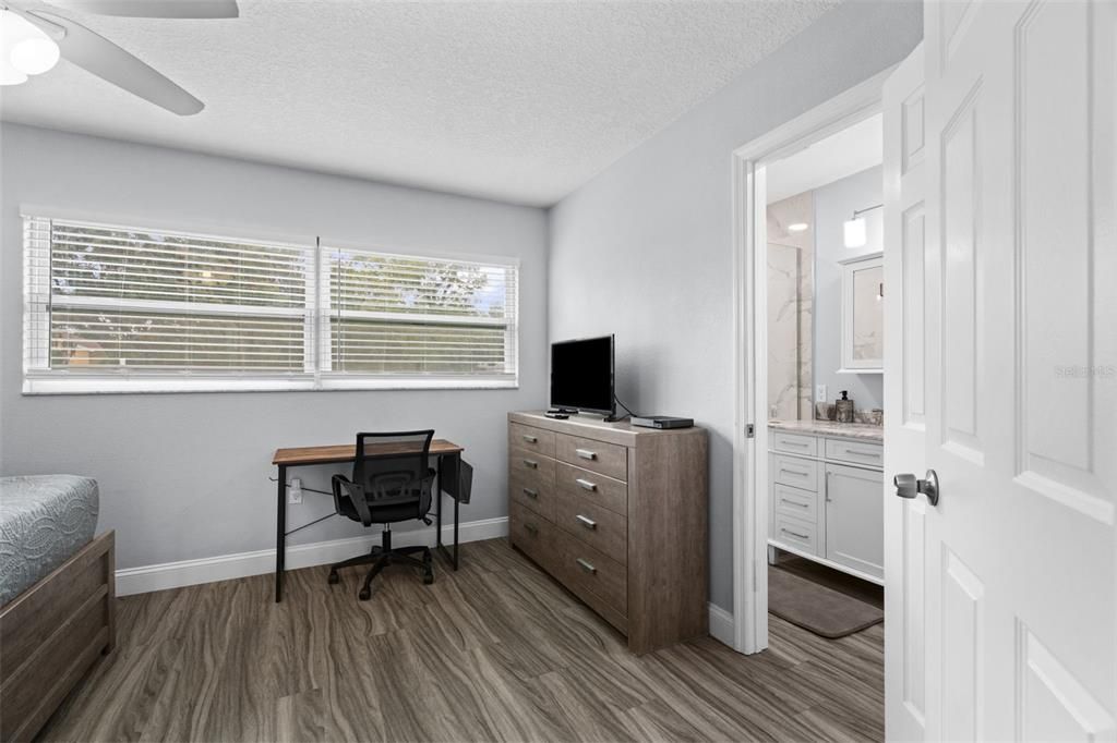For Sale: $300,000 (3 beds, 2 baths, 1366 Square Feet)