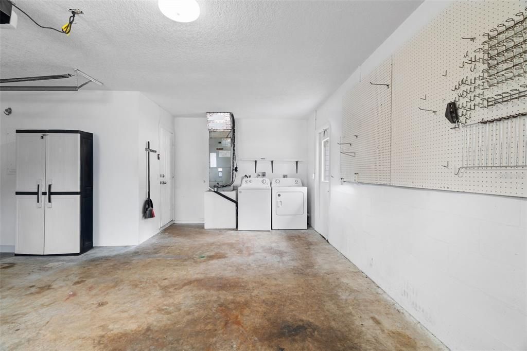 For Sale: $300,000 (3 beds, 2 baths, 1366 Square Feet)