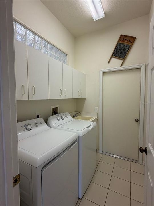 For Rent: $2,450 (3 beds, 2 baths, 1679 Square Feet)