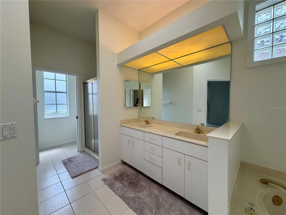 For Rent: $2,450 (3 beds, 2 baths, 1679 Square Feet)