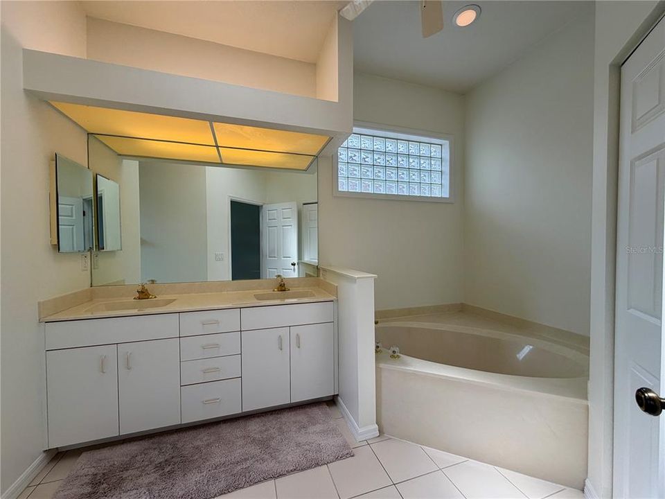For Rent: $2,450 (3 beds, 2 baths, 1679 Square Feet)