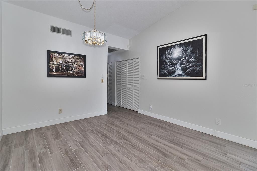 For Sale: $324,900 (2 beds, 2 baths, 1332 Square Feet)