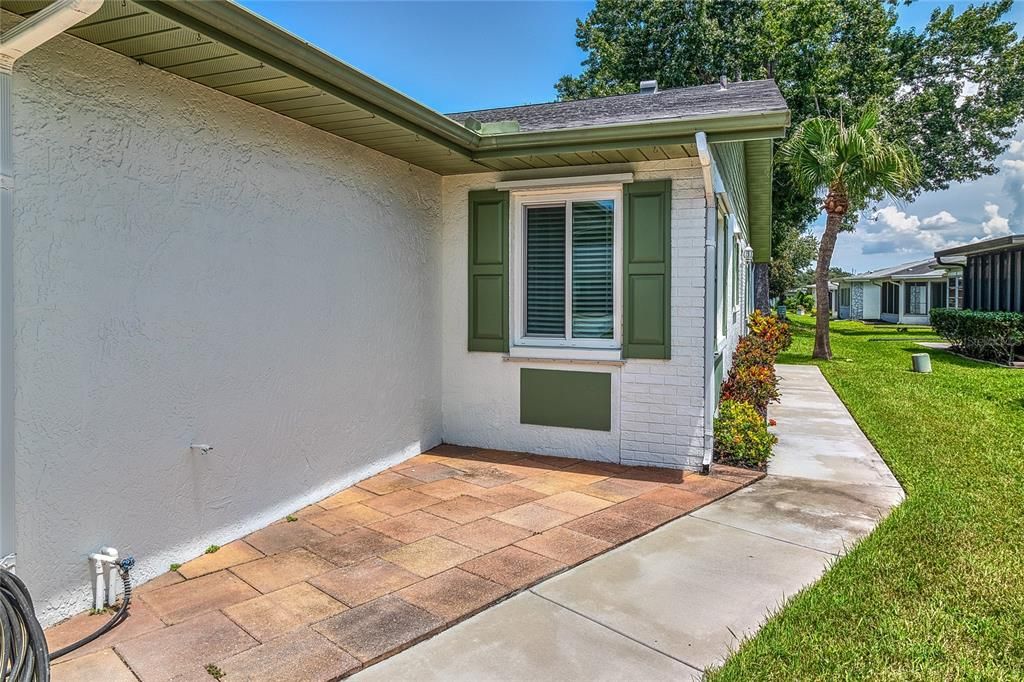 For Sale: $324,900 (2 beds, 2 baths, 1332 Square Feet)
