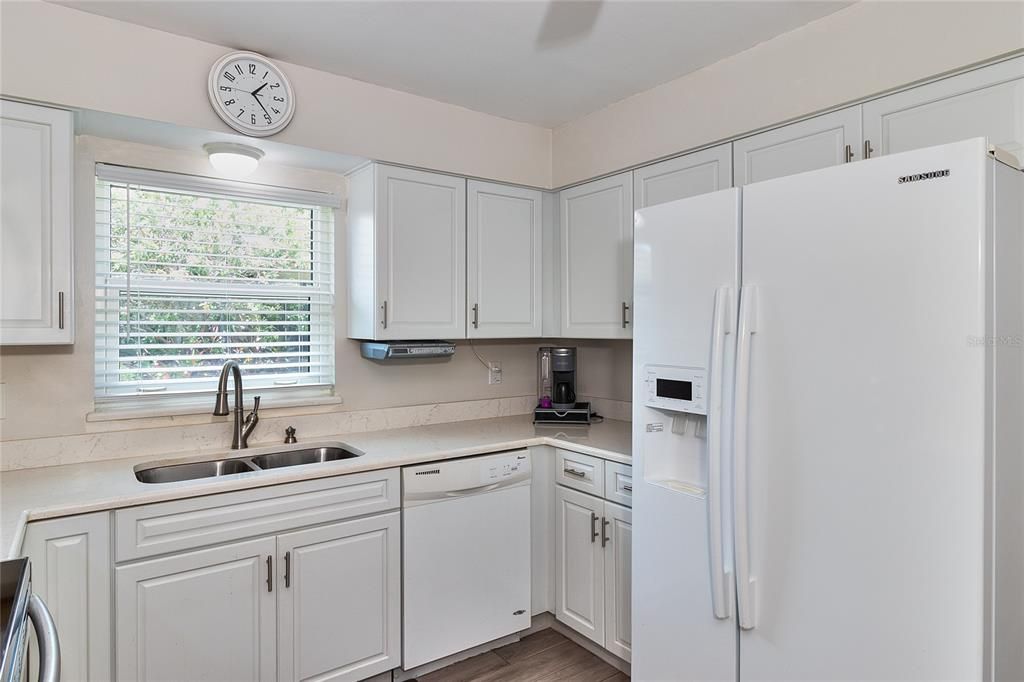For Sale: $324,900 (2 beds, 2 baths, 1332 Square Feet)