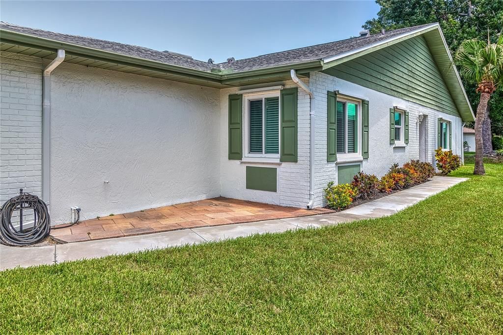 For Sale: $324,900 (2 beds, 2 baths, 1332 Square Feet)