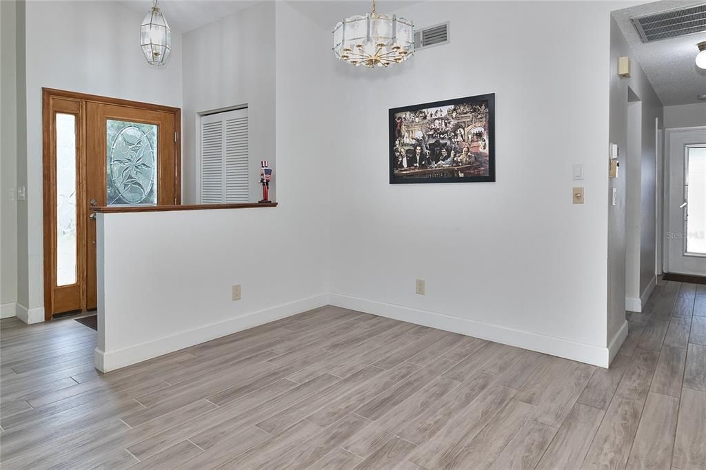 For Sale: $324,900 (2 beds, 2 baths, 1332 Square Feet)