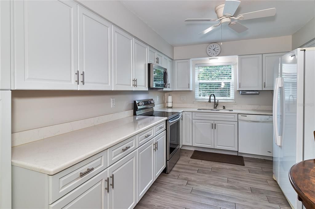 For Sale: $324,900 (2 beds, 2 baths, 1332 Square Feet)
