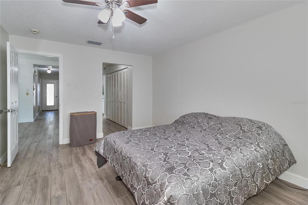 For Sale: $324,900 (2 beds, 2 baths, 1332 Square Feet)