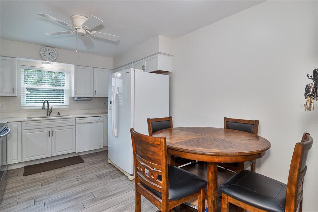 For Sale: $324,900 (2 beds, 2 baths, 1332 Square Feet)