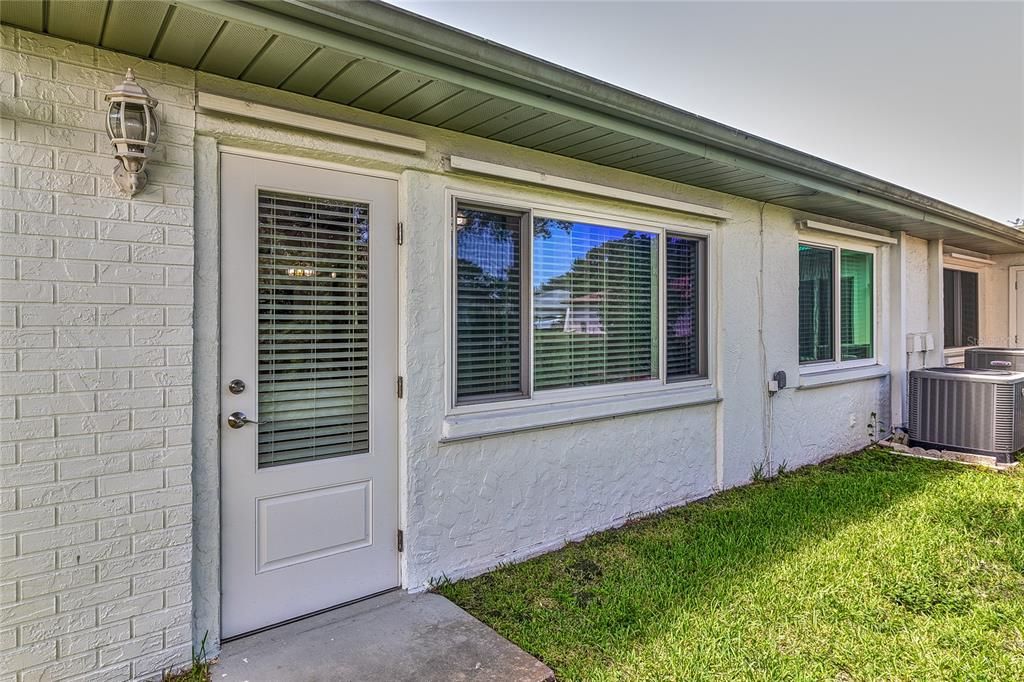 For Sale: $324,900 (2 beds, 2 baths, 1332 Square Feet)