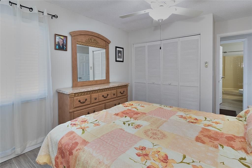 For Sale: $324,900 (2 beds, 2 baths, 1332 Square Feet)