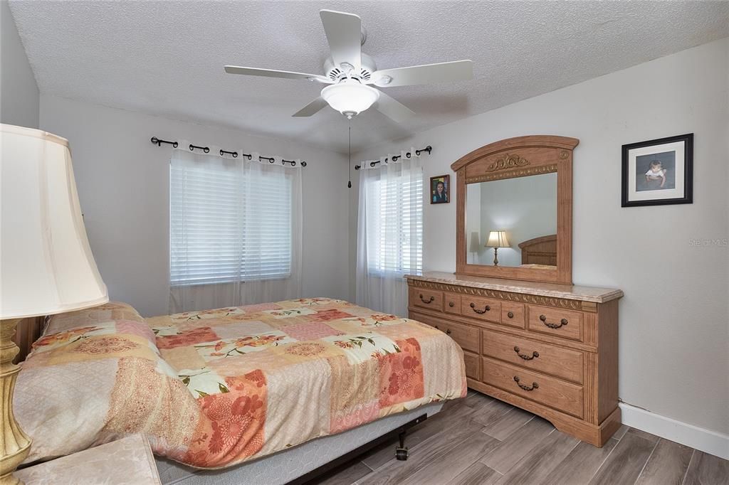 For Sale: $324,900 (2 beds, 2 baths, 1332 Square Feet)