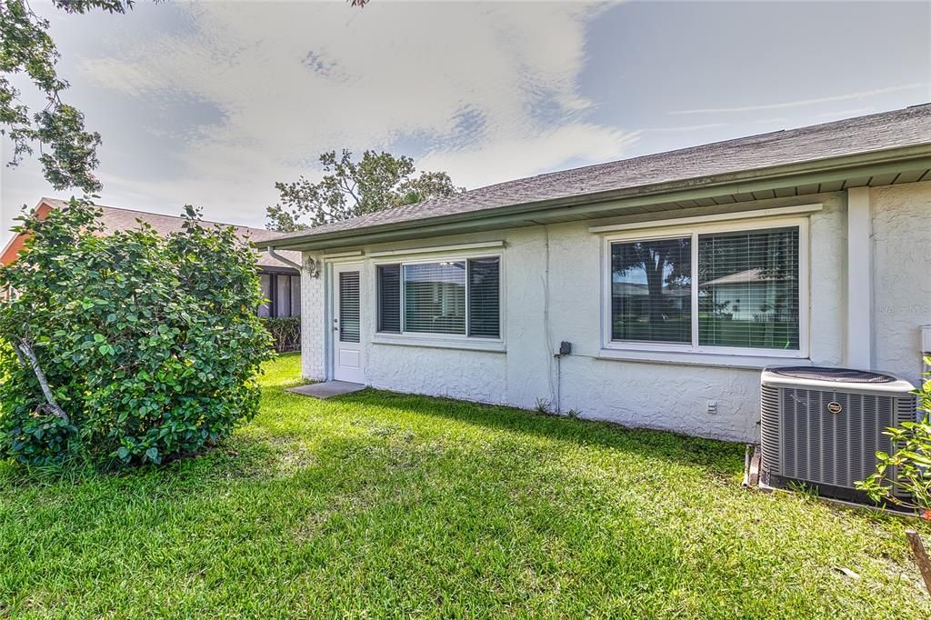 For Sale: $324,900 (2 beds, 2 baths, 1332 Square Feet)