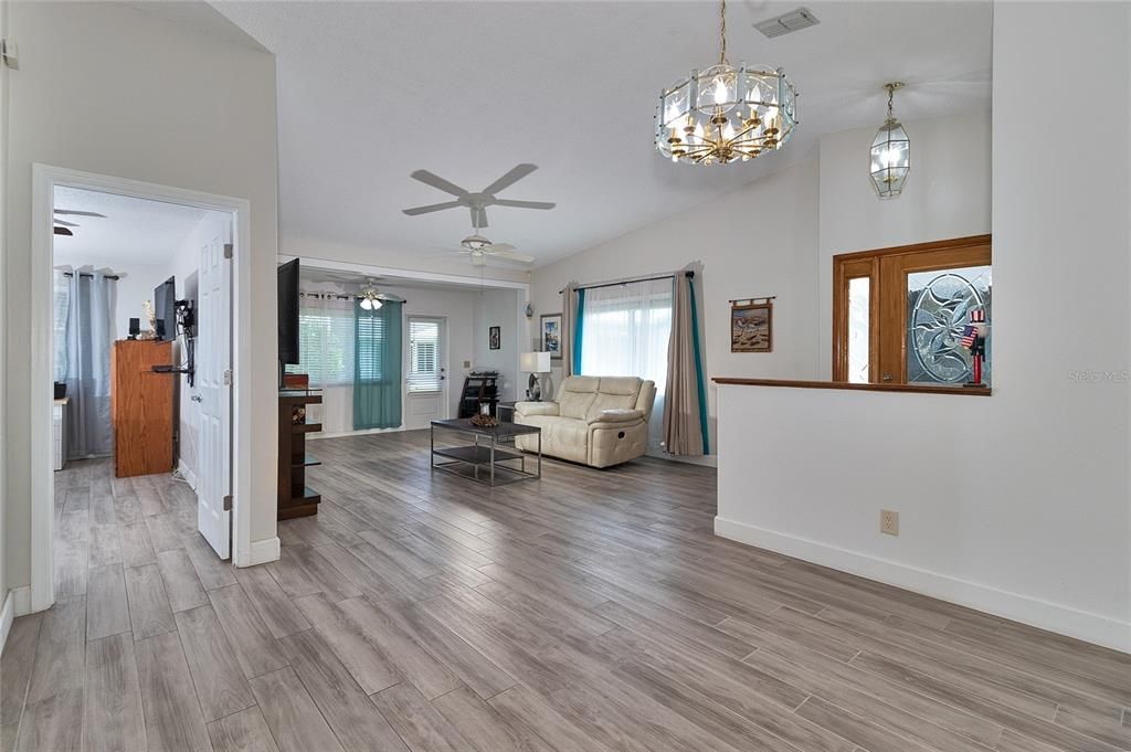 For Sale: $324,900 (2 beds, 2 baths, 1332 Square Feet)