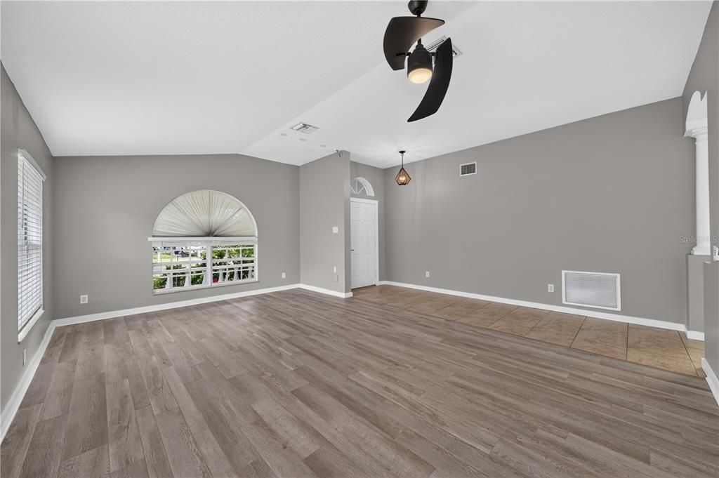 For Sale: $469,900 (4 beds, 2 baths, 2091 Square Feet)