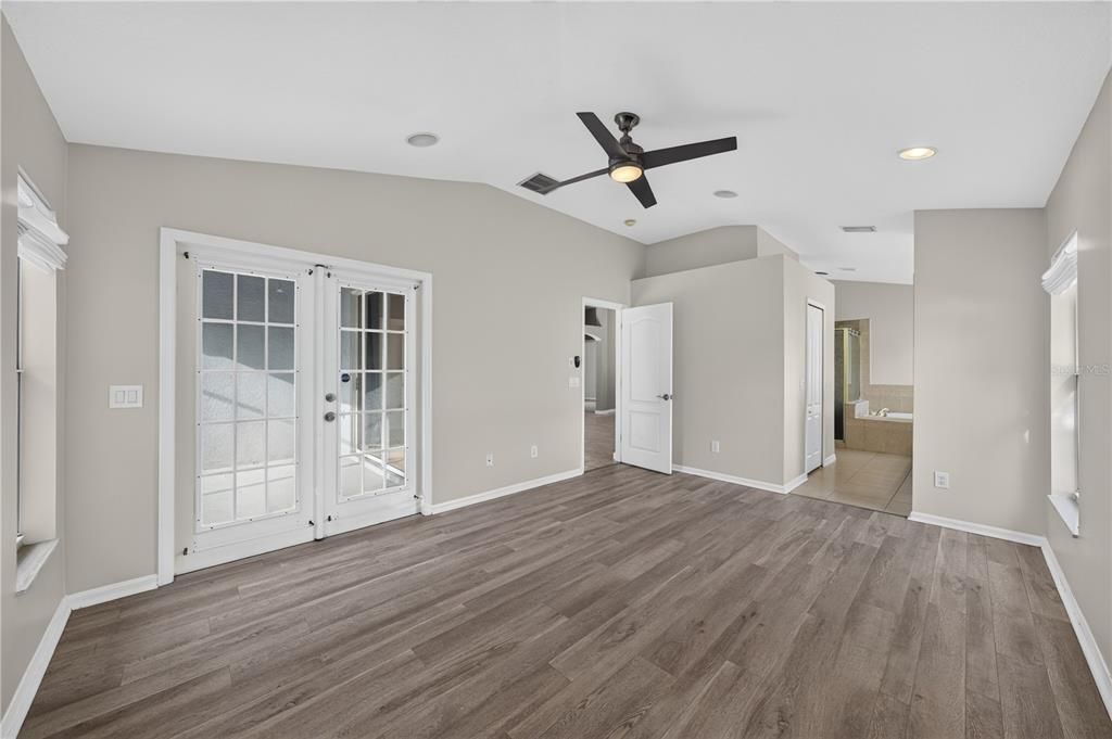 For Sale: $469,900 (4 beds, 2 baths, 2091 Square Feet)