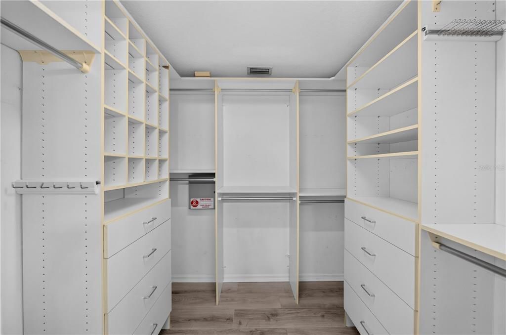 For Sale: $469,900 (4 beds, 2 baths, 2091 Square Feet)