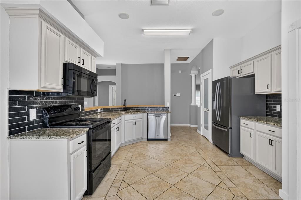 For Sale: $469,900 (4 beds, 2 baths, 2091 Square Feet)