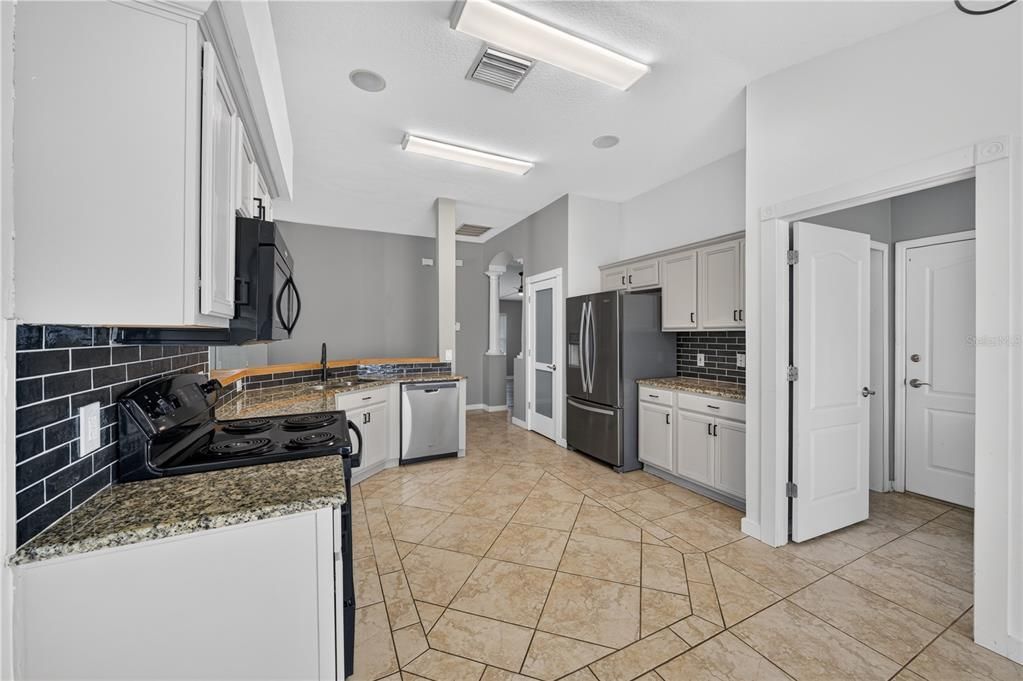 For Sale: $469,900 (4 beds, 2 baths, 2091 Square Feet)