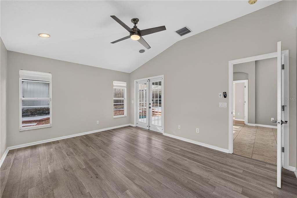 For Sale: $469,900 (4 beds, 2 baths, 2091 Square Feet)