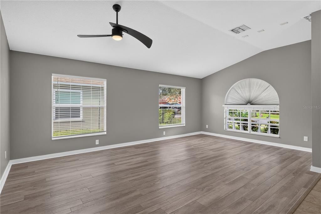 For Sale: $469,900 (4 beds, 2 baths, 2091 Square Feet)