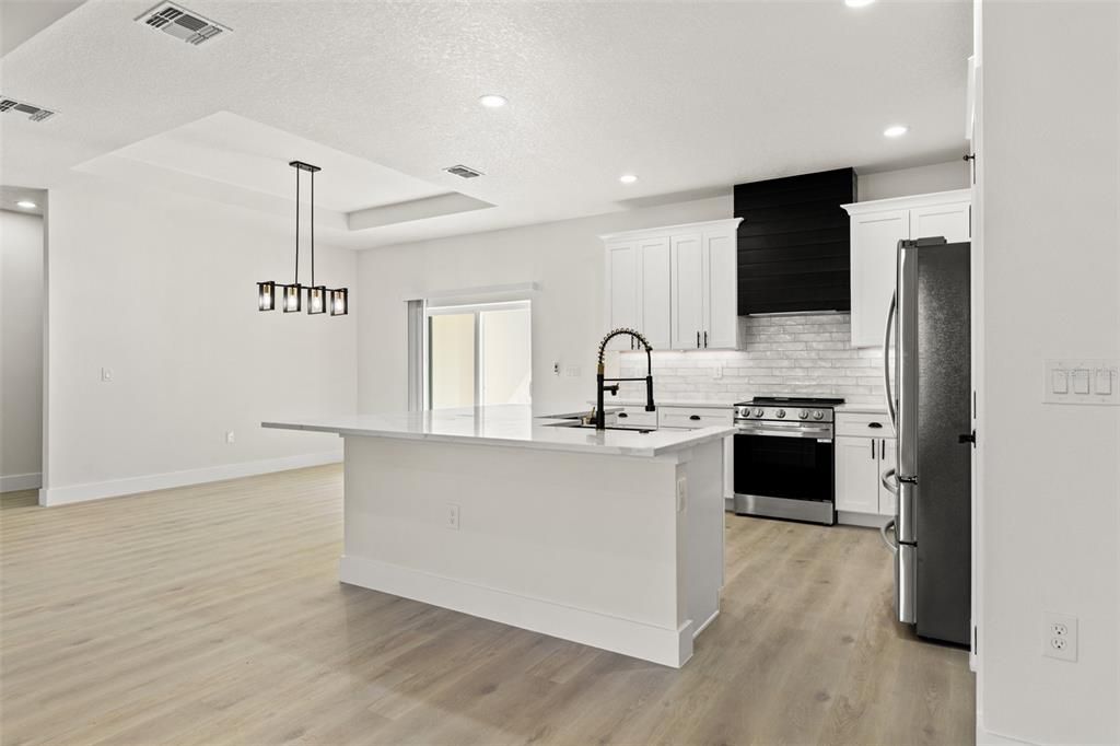 For Sale: $439,900 (4 beds, 3 baths, 2362 Square Feet)