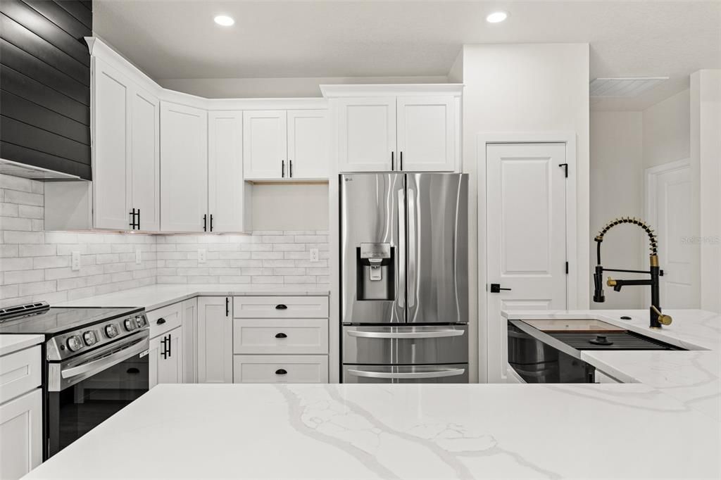 For Sale: $439,900 (4 beds, 3 baths, 2362 Square Feet)