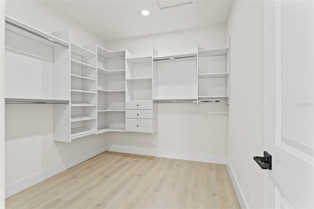 For Sale: $439,900 (4 beds, 3 baths, 2362 Square Feet)