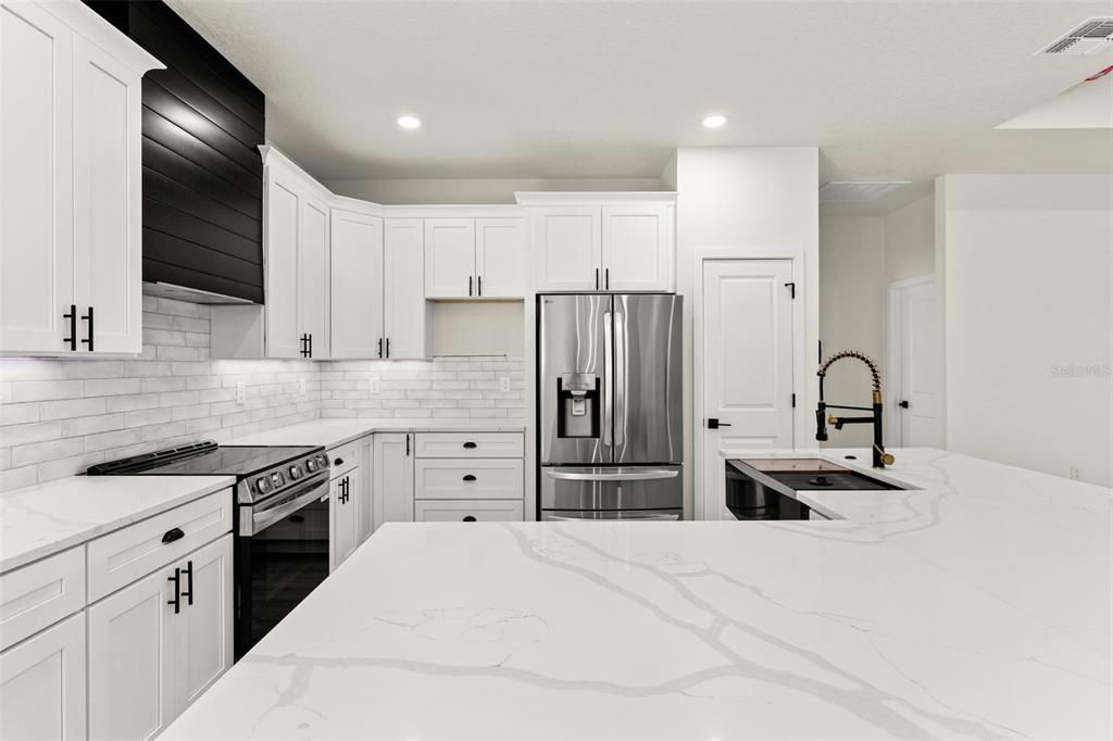 For Sale: $439,900 (4 beds, 3 baths, 2362 Square Feet)