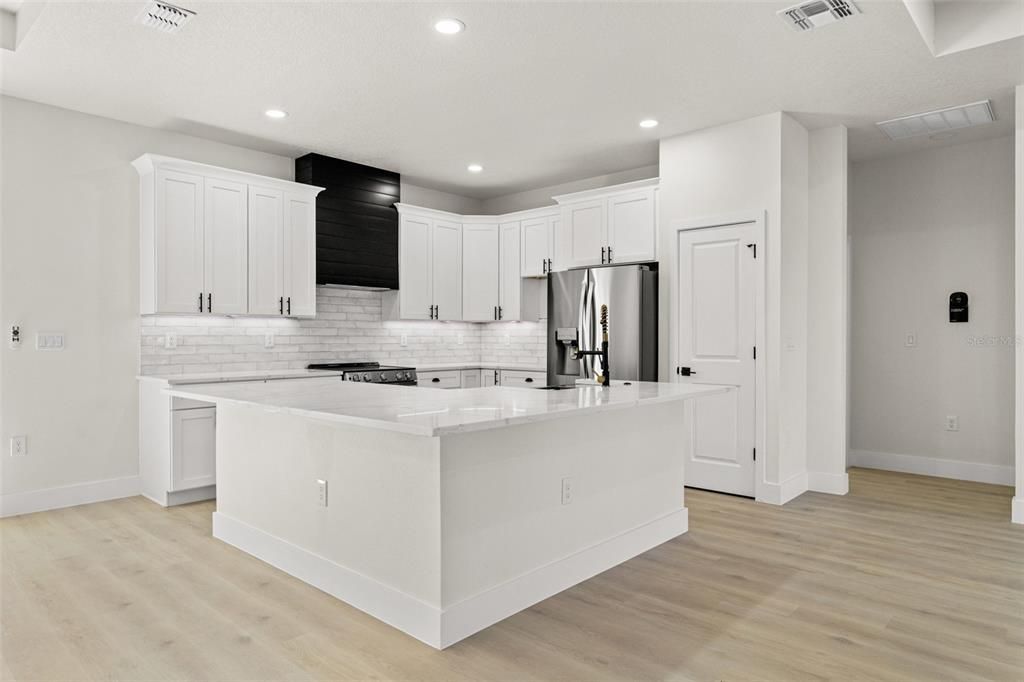 For Sale: $439,900 (4 beds, 3 baths, 2362 Square Feet)
