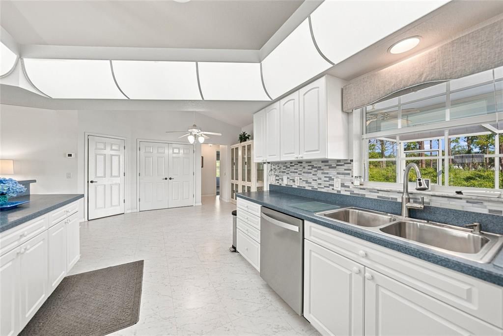 En Venta: $379,900 (3 camas, 2 baños, 2030 Pies cuadrados)