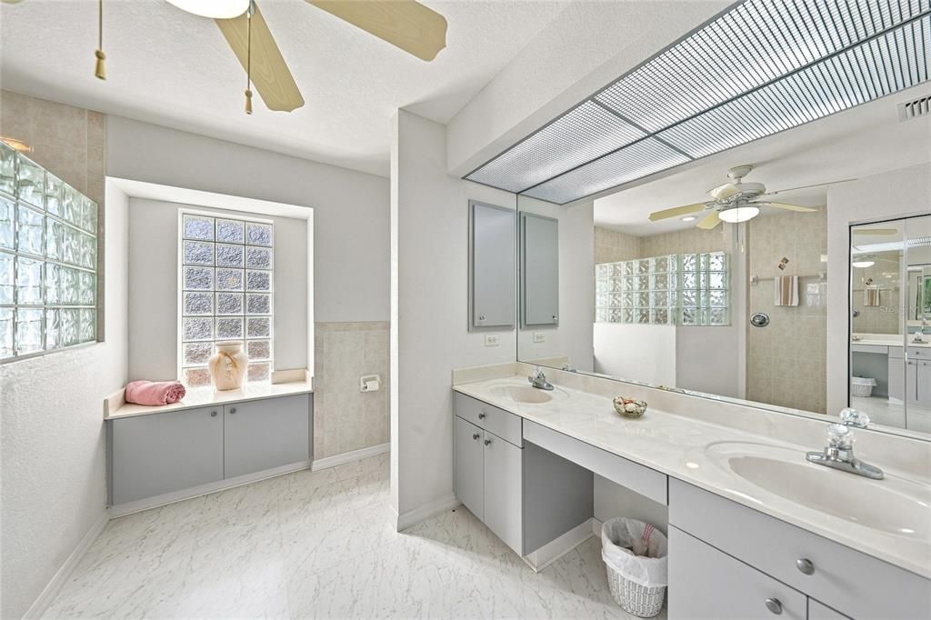 En Venta: $379,900 (3 camas, 2 baños, 2030 Pies cuadrados)