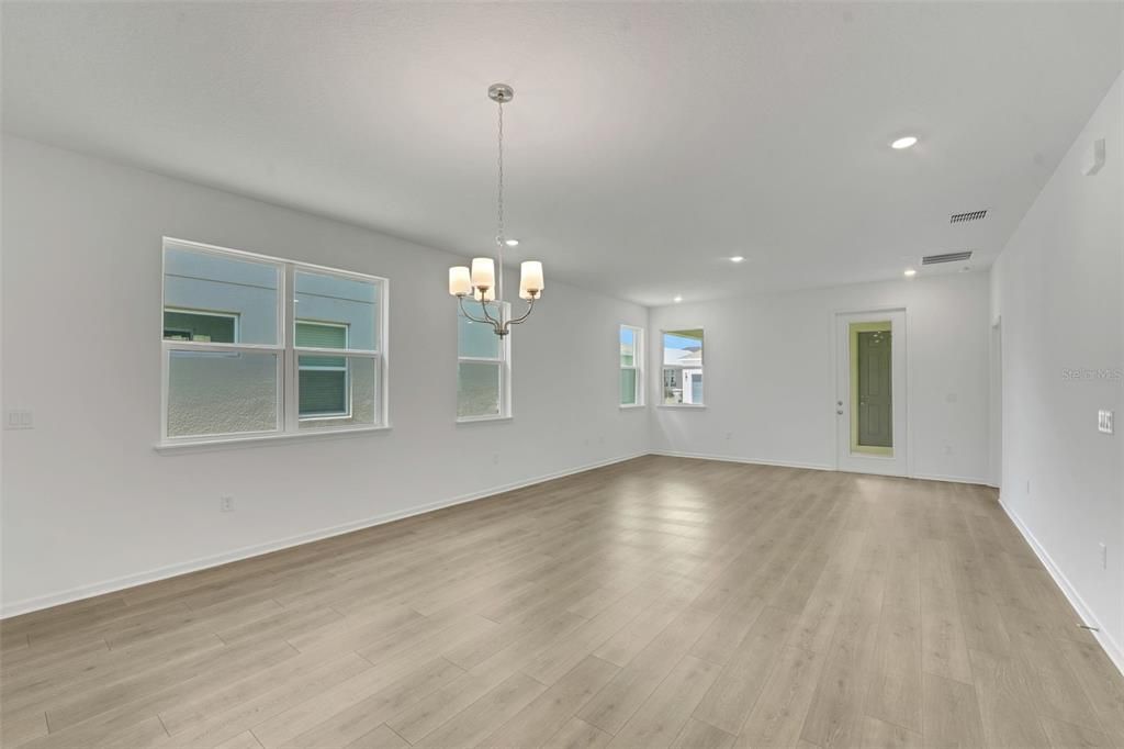 Active With Contract: $412,822 (3 beds, 2 baths, 1772 Square Feet)