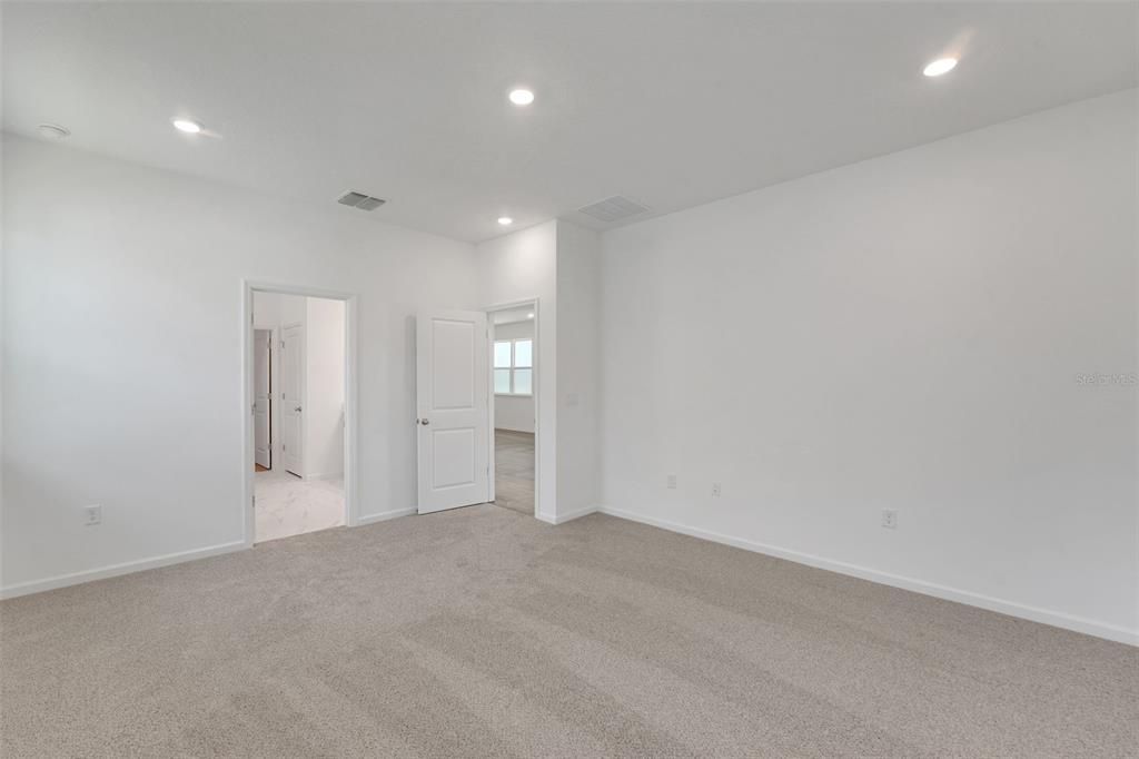 Active With Contract: $405,990 (3 beds, 2 baths, 1772 Square Feet)