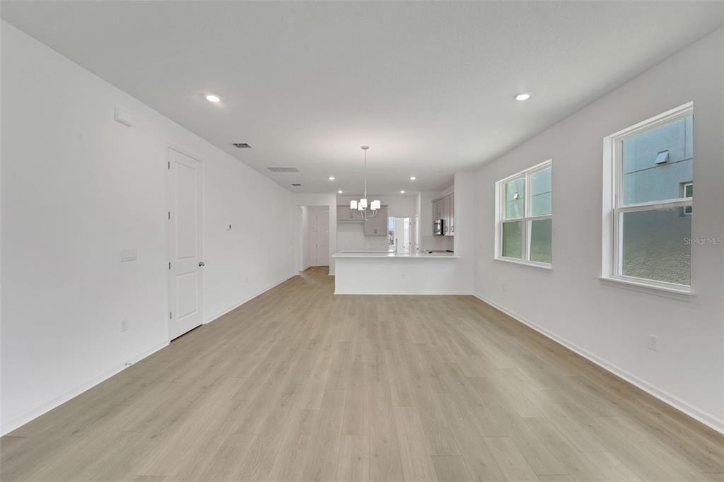 Active With Contract: $405,990 (3 beds, 2 baths, 1772 Square Feet)
