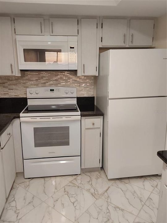 В аренду: $2,250 (1 спален, 1 ванн, 900 Квадратных фут)