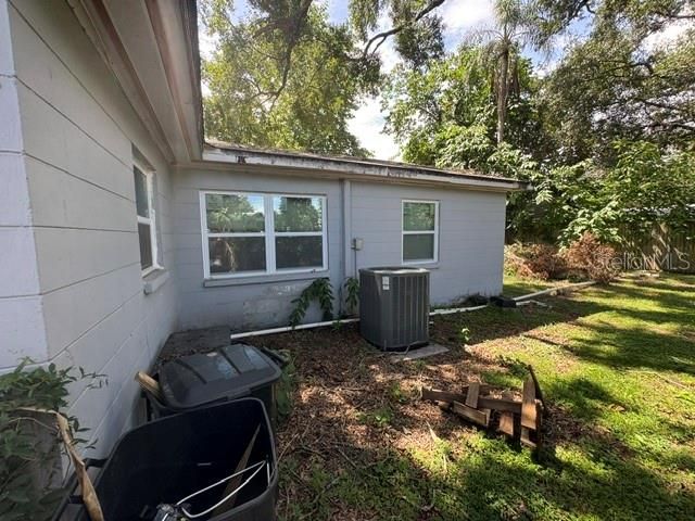 For Sale: $299,900 (4 beds, 2 baths, 1412 Square Feet)