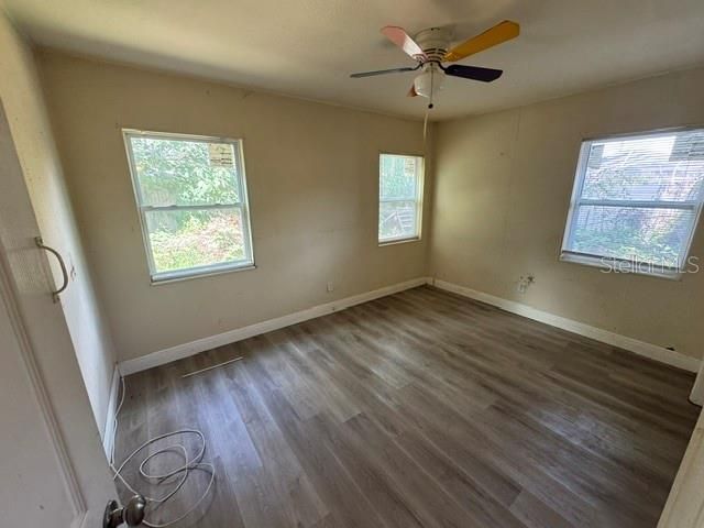 For Sale: $299,900 (4 beds, 2 baths, 1412 Square Feet)