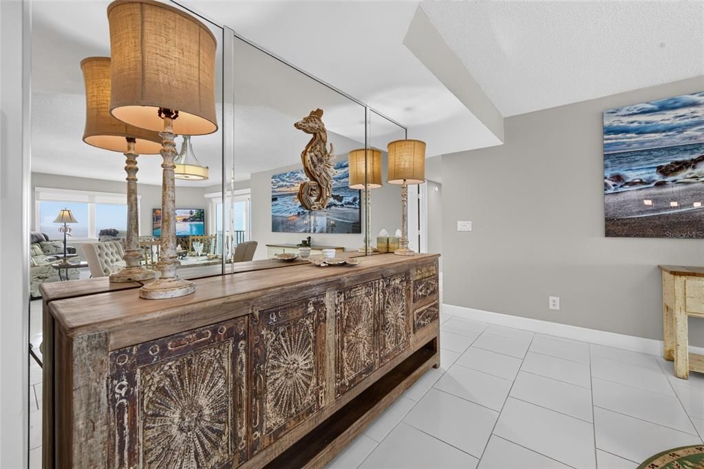 For Sale: $565,000 (2 beds, 2 baths, 1561 Square Feet)