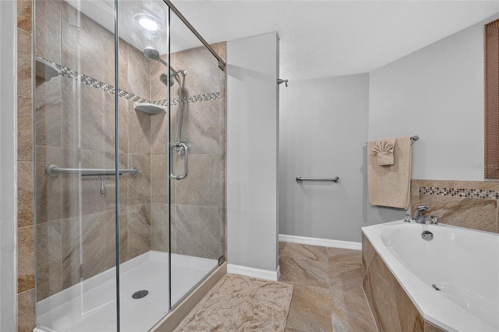 For Sale: $565,000 (2 beds, 2 baths, 1561 Square Feet)