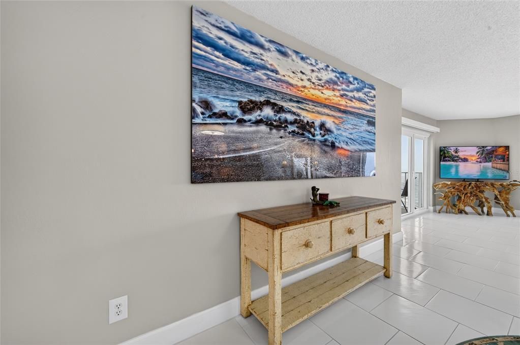 For Sale: $565,000 (2 beds, 2 baths, 1561 Square Feet)