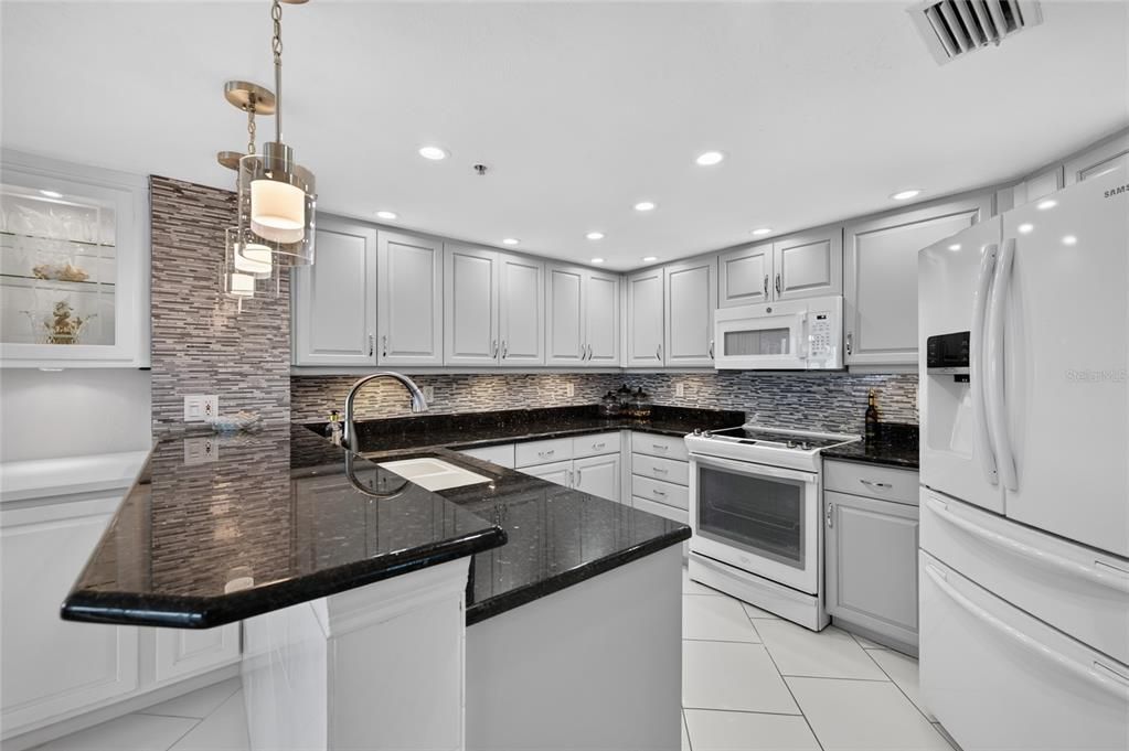 For Sale: $565,000 (2 beds, 2 baths, 1561 Square Feet)