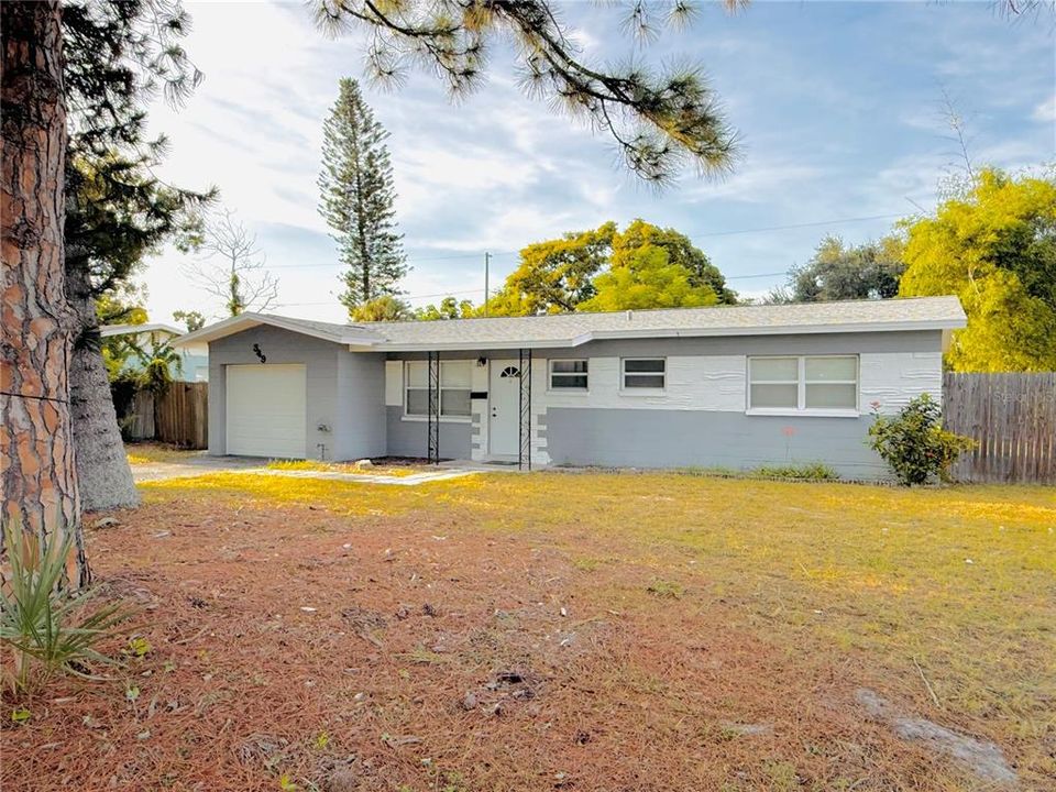 For Sale: $329,900 (3 beds, 2 baths, 988 Square Feet)