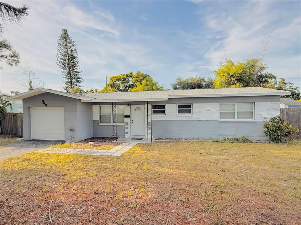 For Sale: $329,900 (3 beds, 2 baths, 988 Square Feet)
