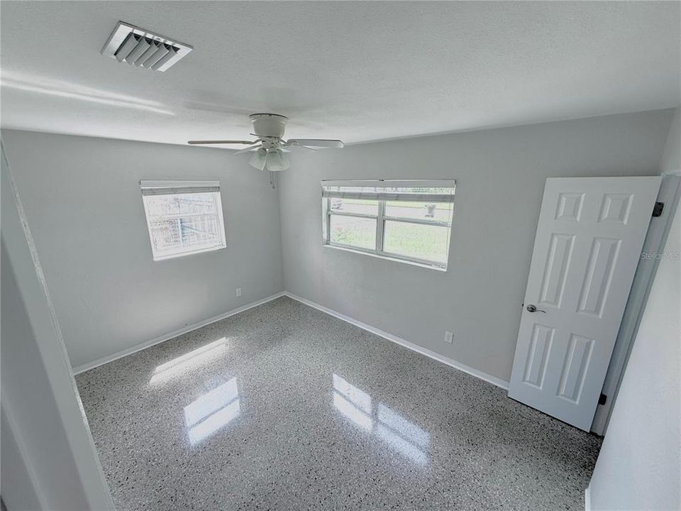 For Sale: $329,900 (3 beds, 2 baths, 988 Square Feet)