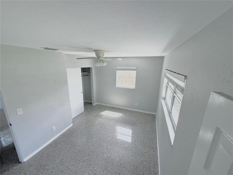For Sale: $329,900 (3 beds, 2 baths, 988 Square Feet)