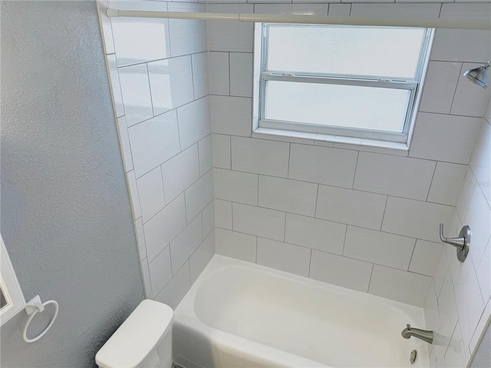 For Sale: $329,900 (3 beds, 2 baths, 988 Square Feet)